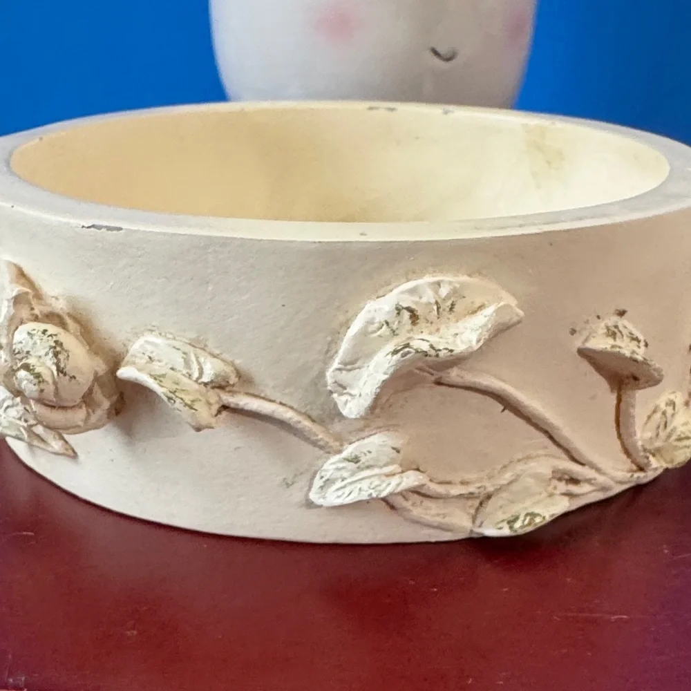 Vintage 1980 Avon Lily Fairy Daydreaming trinket or keepsake box.